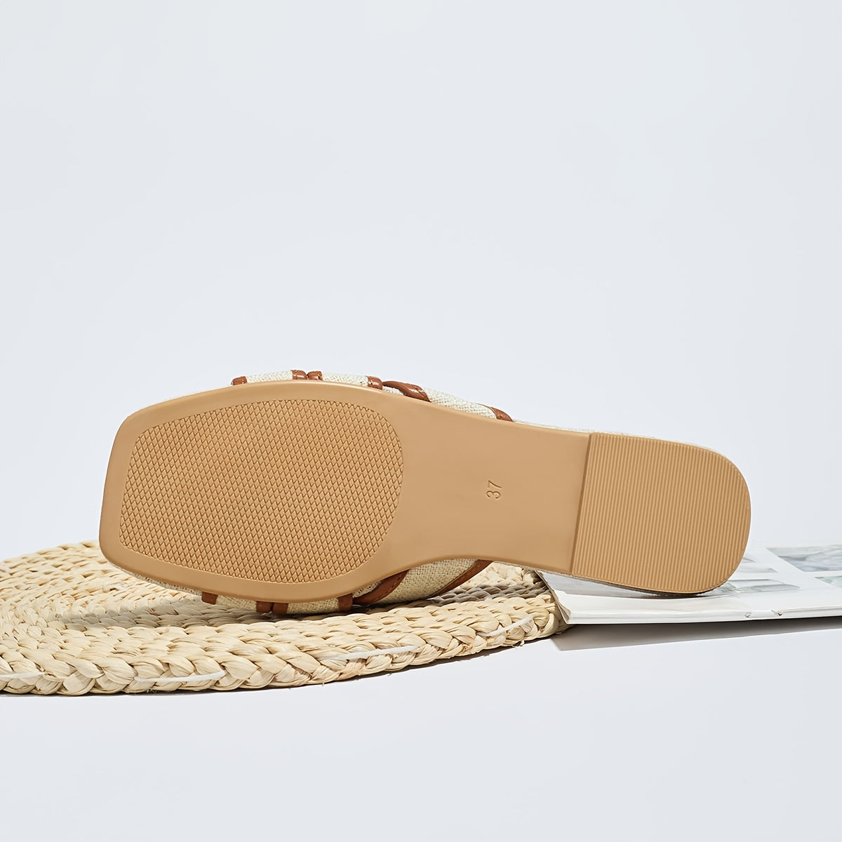 Women'S Stylish Flat Sandals with Cross Straps And Contrasting Colors